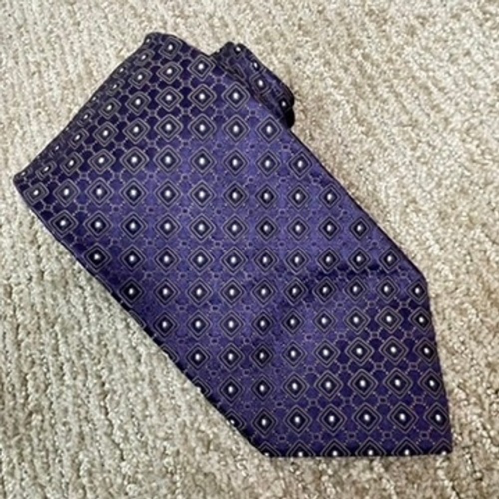 Ike Behar Necktie Mens 3.5x58 Purple Gold Office Silk Geometric Medallion Luxe